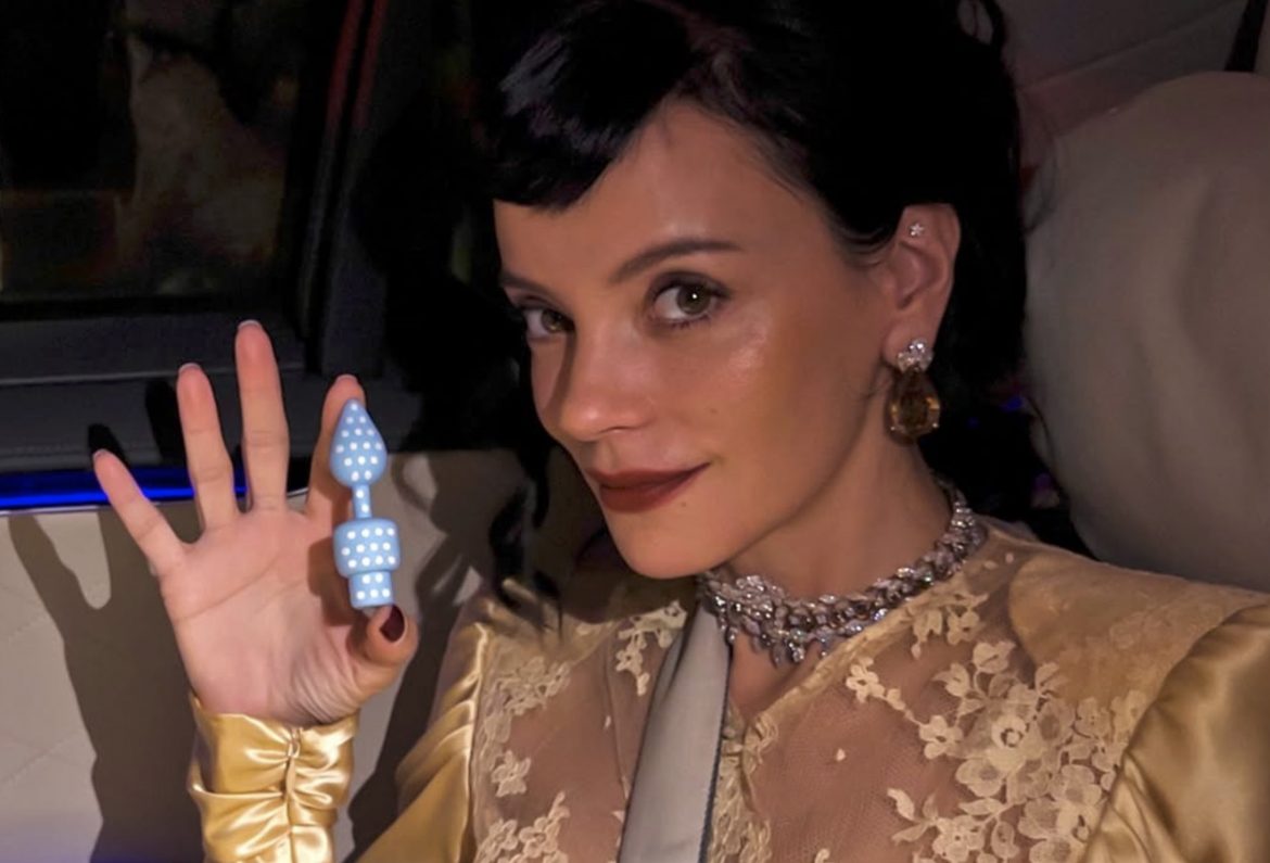 Lily Allen promuje nowy album sprzedając gadżet w kształcie korka analnego, który jest pendrivem