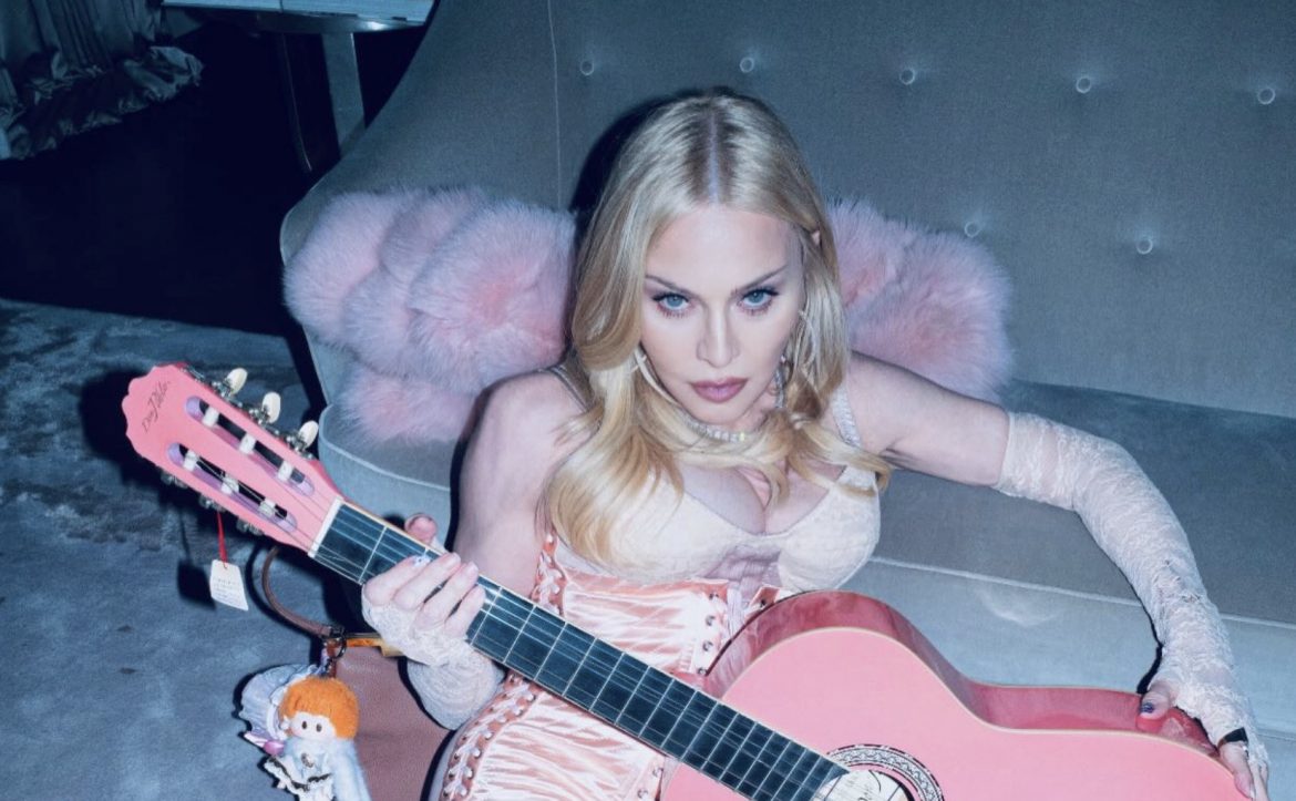 Madonna w różowym gorsecie: 67-letnia królowa popu w ostrej sesji w studiu nagraniowym