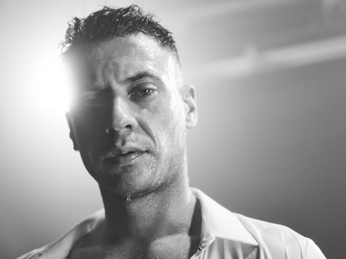 Małach prezentuje solowy album „Deszcz” – osobisty i emocjonalny projekt