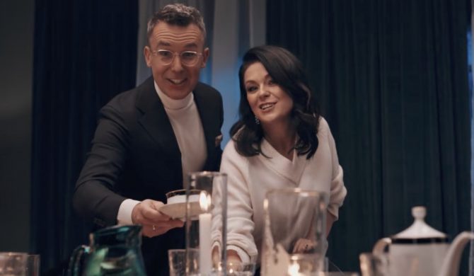 Jeśli chcecie zobaczyć coś nie do odzobaczenia i usłyszeć coś do nie do odsłyszenia, odpalcie świąteczną piosenkę Polsatu