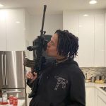 POORSTACY – matka i dziecko rapera byli w pokoju podczas jego śmierci. Została zatrzymana przez policję