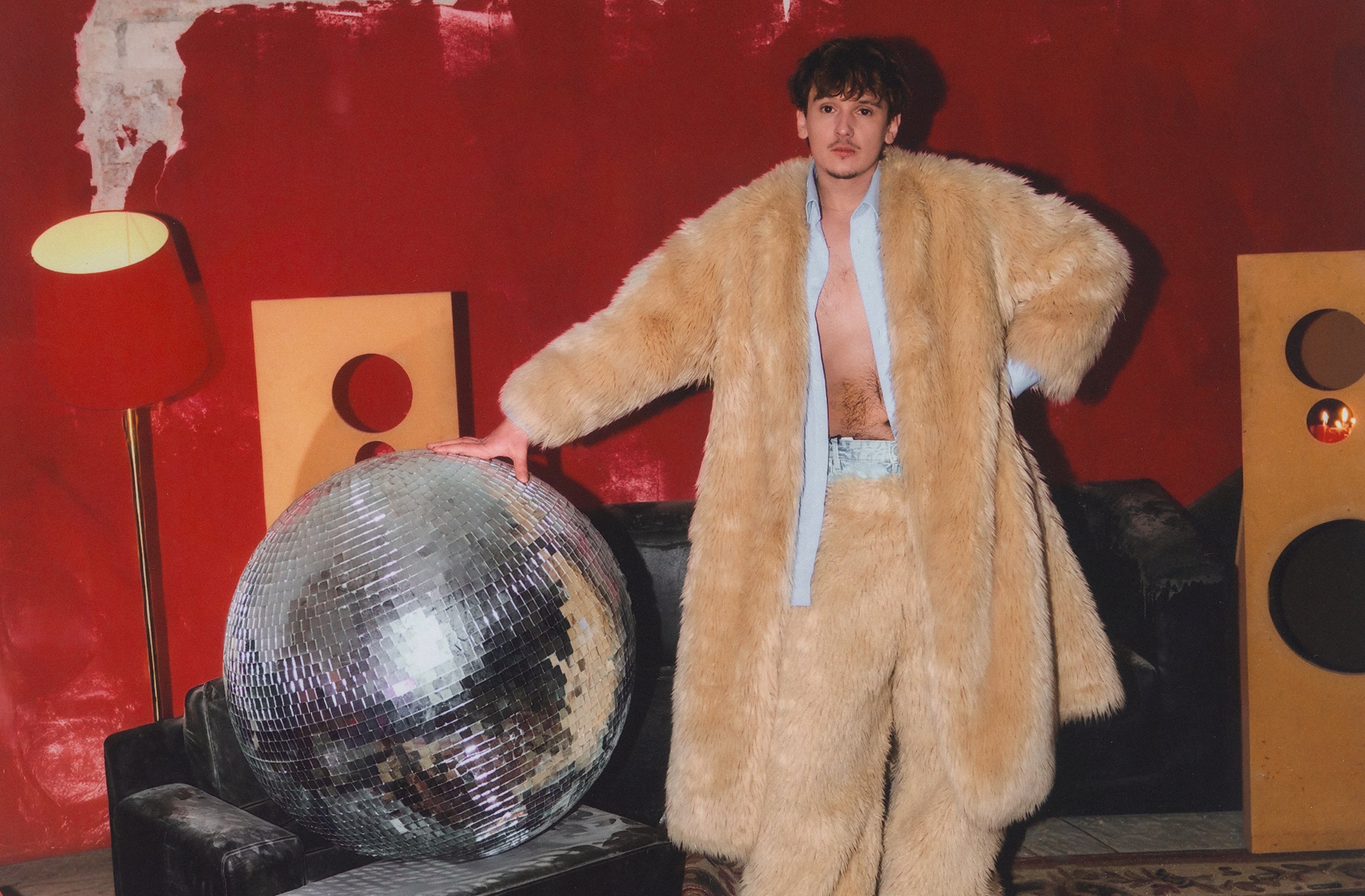 Hodak wrócił z singlem „Magnifique” w dniu swoich 30. urodzin