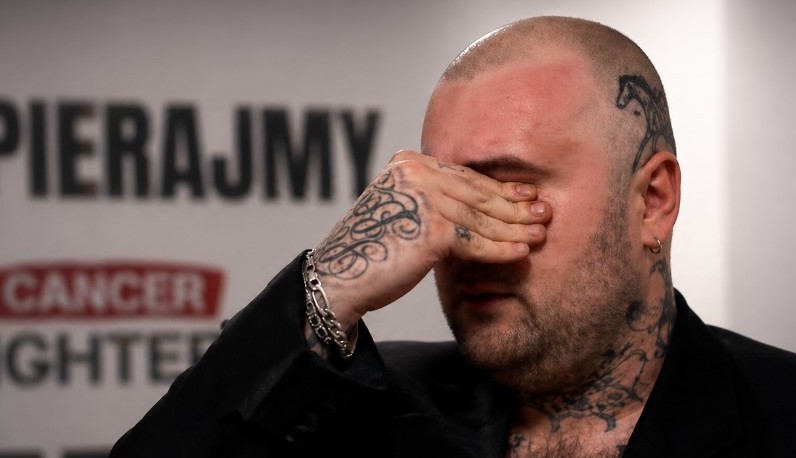 Wzruszony Bedoes 2115 nie wytrzymał „Uwadze’ TVN – emocje po rekordowej akcji Łatwogangu
