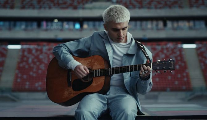 Duchu Raper Mata zapowiada trzy albumy billboardem w centrum Warszawy - CGM.pl