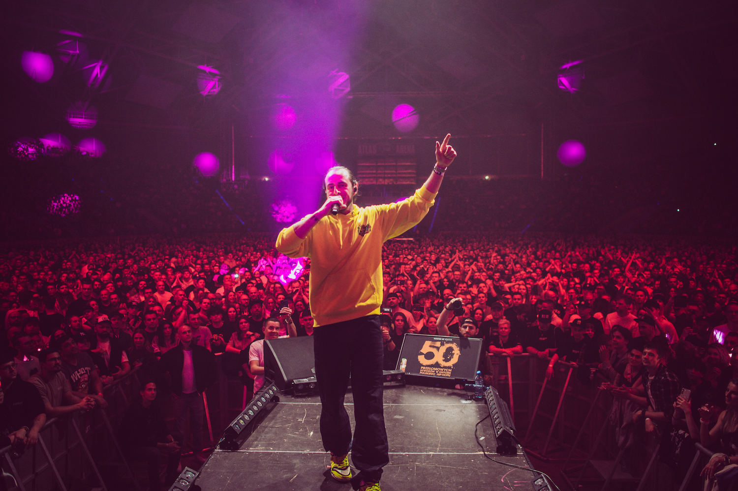 Kilkanaście tysięcy fanów w wyprzedanej Atlas Arenie oddało hołd najważniejszym kawałkom polskiego rapu