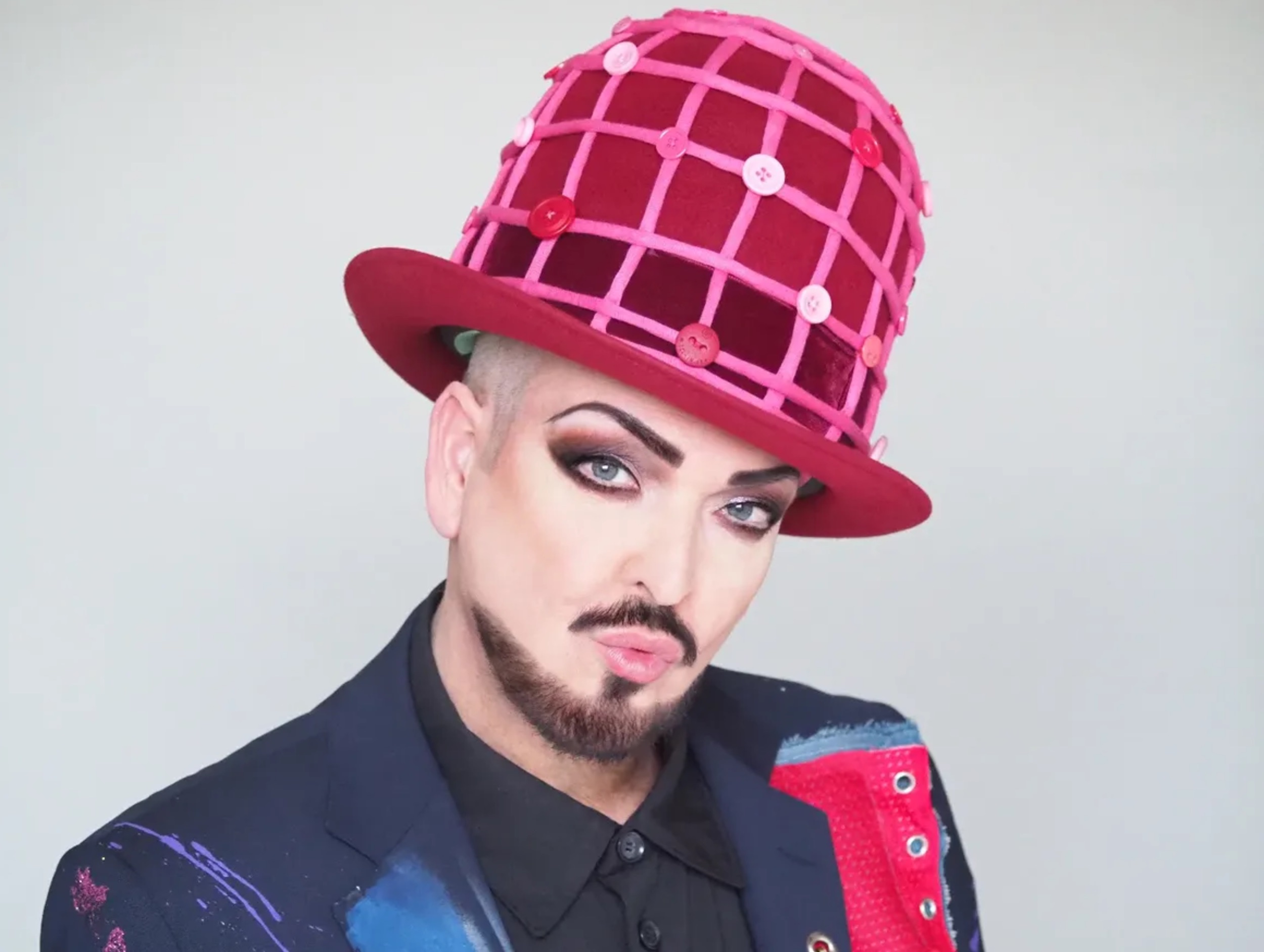 Boy George wywołał burzę swoją proizraelską piosenką. Przyznał, iż stworzył ją z pomocą AI