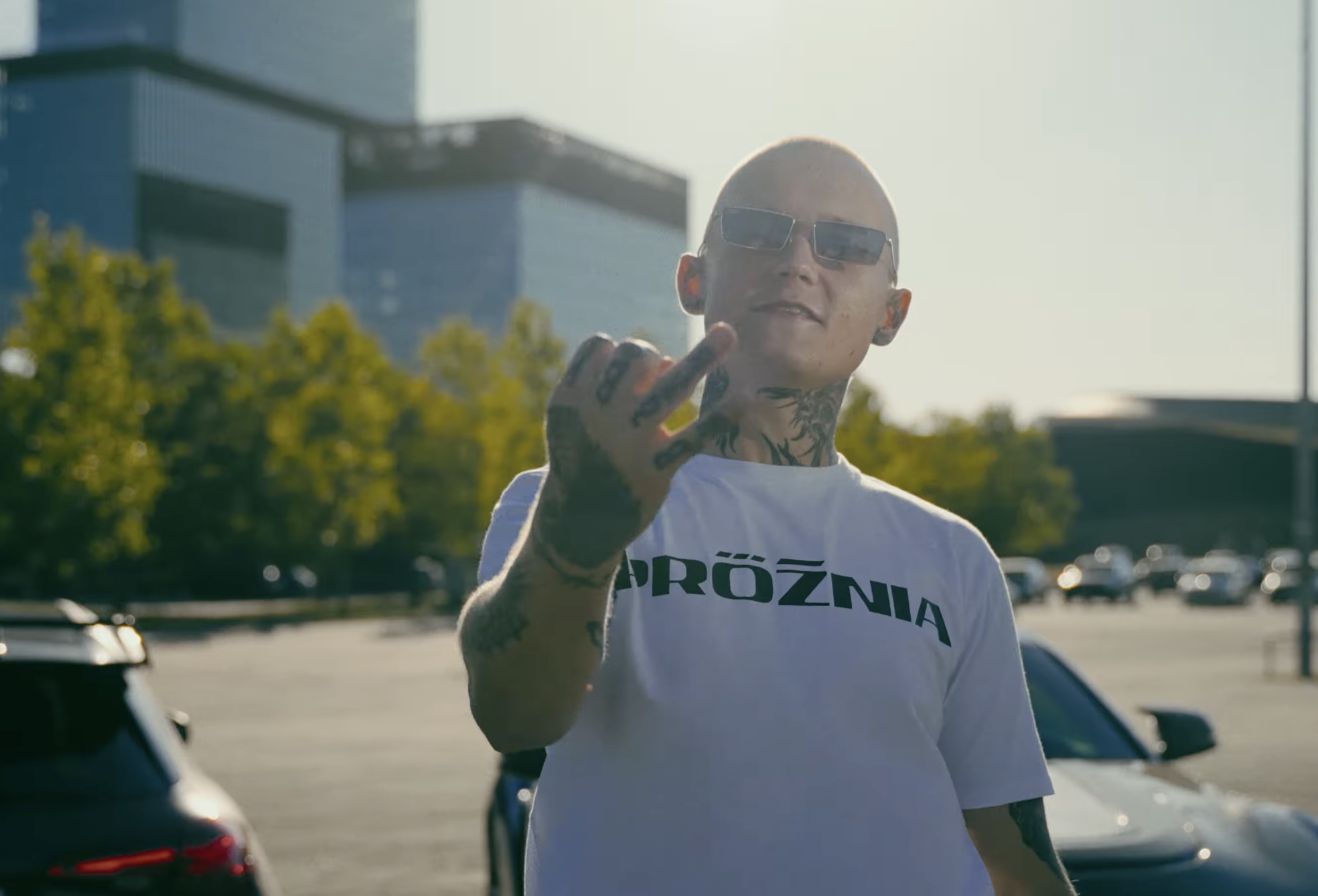 Pazzy i vkie robią to „DLA MOICH LUDZI”. Ostatni singiel przed premierą debiutanckiego albumu