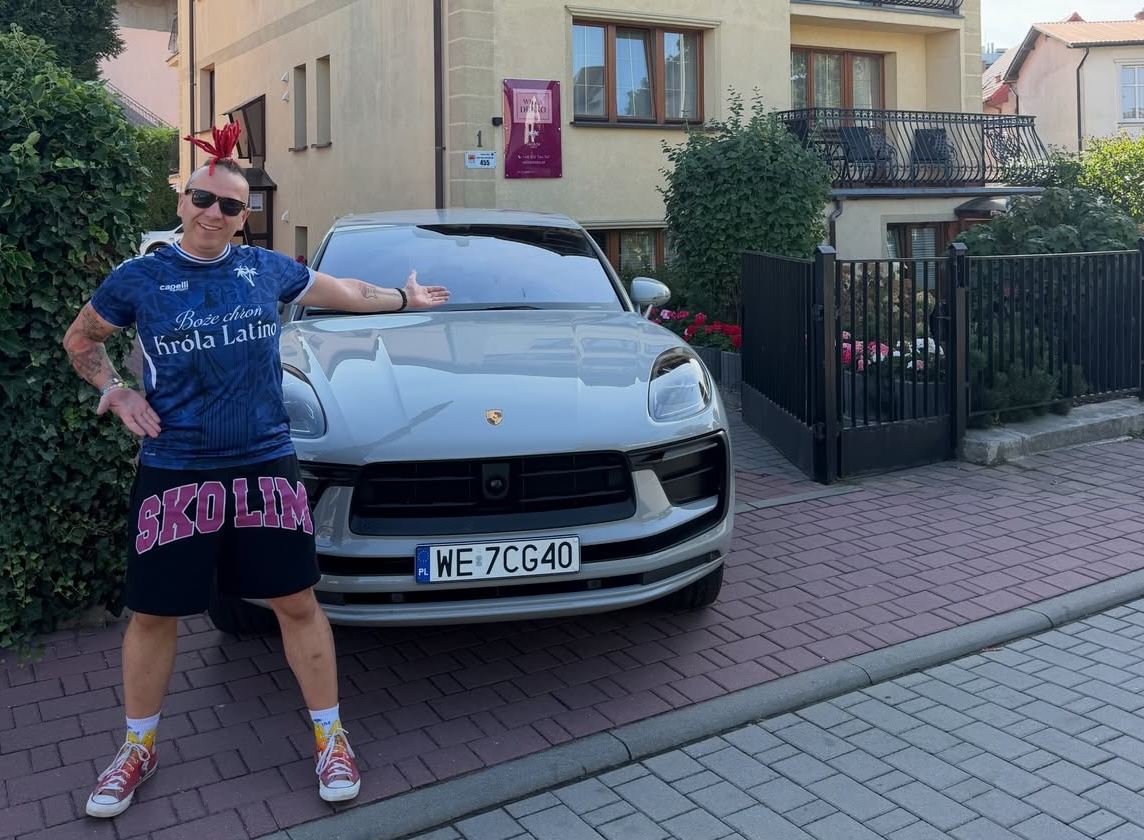 Skolim podarował swojemu współpracownikowi Porsche Cayenne