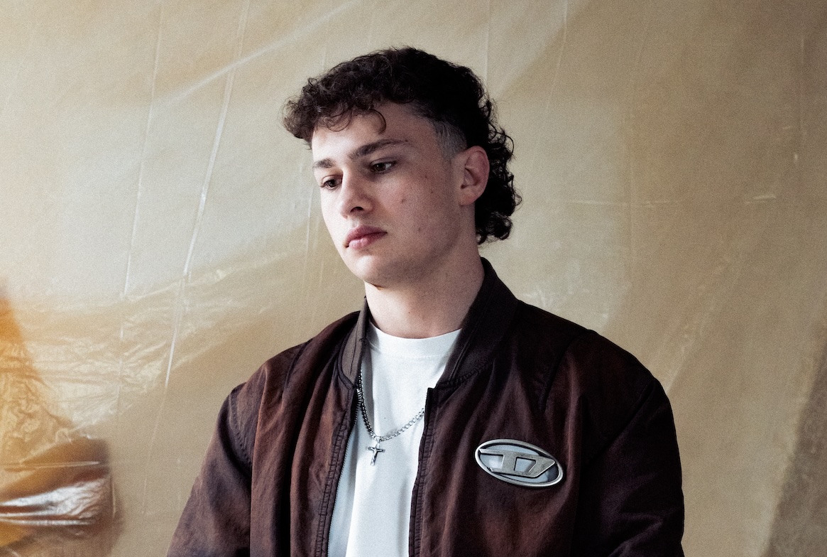 René rozpoczyna preorder debiutanckiego albumu. W nowym singlu „PORCELANA” pojawił się Pezet