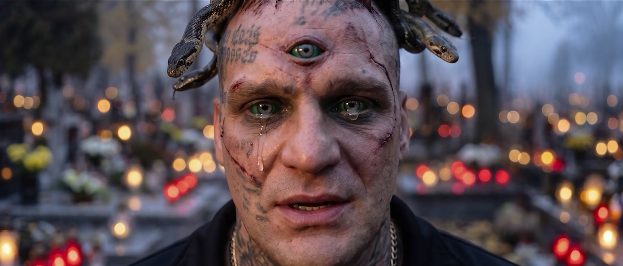 Popek ogłosił koniec kariery, a chwilę później wypuścił singiel. W klipie wygenerowanym przez AI wspomina o Marcie, „która wyjeb*ła go z pracy” i zwraca się do matki swoich dzieci