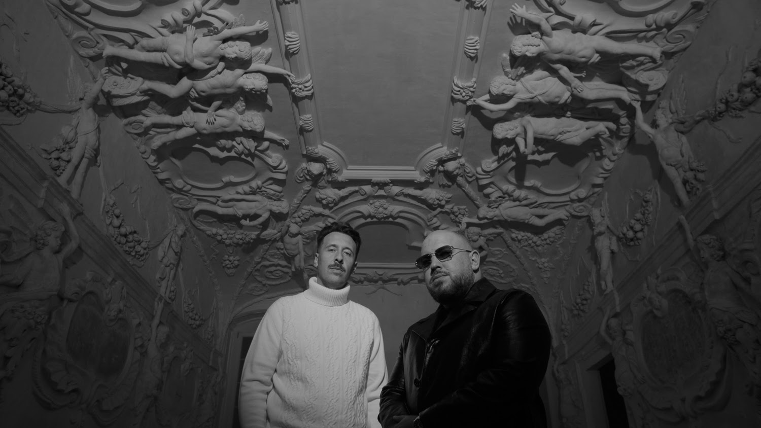 Avi i Louis Villain świętują 10 lat współpracy. Singiel „X” zapowiada wyjątkowy koncert na Torwarze