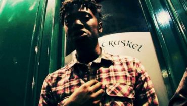 Teledysk: Kele Okereke – „Tenderoni”