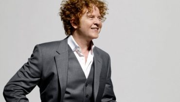 Wokalista Simply Red w The Faces?