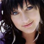 Ashlee Simpson pracuje