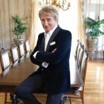 Rod Stewart opowiada o nowej płycie „Fly Me To The Moon… The Great American Songbook Volume V”