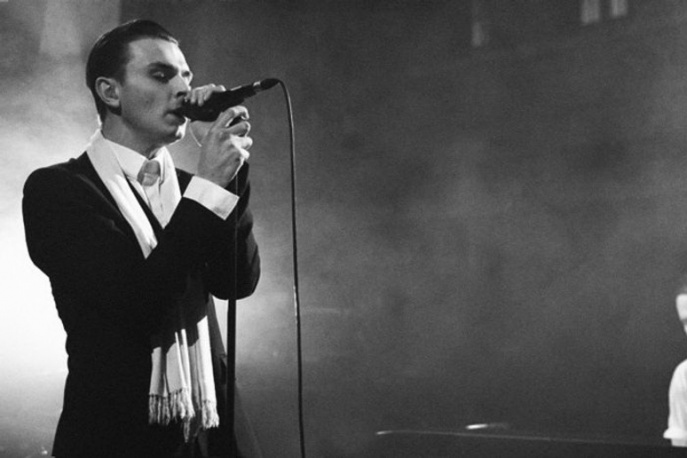 Hurts wonderful life. Тео Хатчкрафт wonderful Life. Theo Hutchcraft wonderful Life. Hurts wonderful.