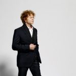 Wokalista Simply Red przeprasza za romanse