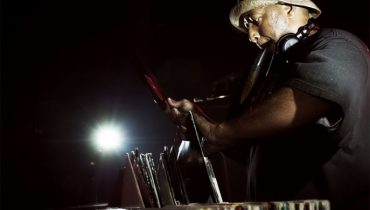 Posłuchaj bitu Premiera dla Westa