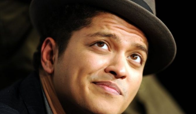 Bruno Mars nakręcił z małpami