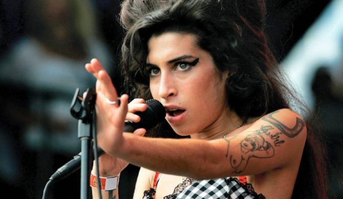 Impreza przed domem Amy Winehouse