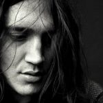 John Frusciante boi się o swoją rodzinę