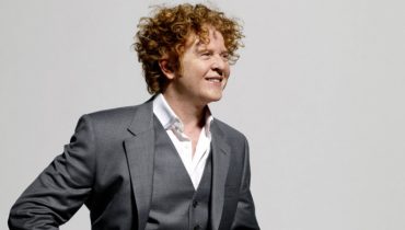 Wokalista Simply Red żyje