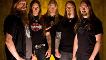 Coroner jako gość specjalny Amon Amarth