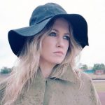 Ladyhawke powraca z drugim albumem