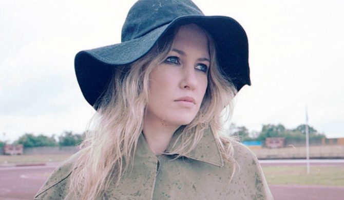 Ladyhawke powraca z drugim albumem