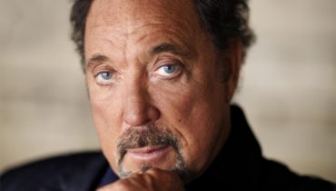 Tom Jones nagrał z Jackiem White`em