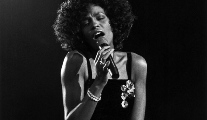 Whitney Houston znaleziona w wannie?