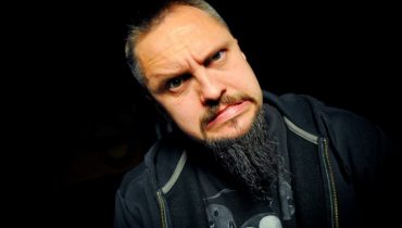 Jelonek z tysiącami gitarzystów