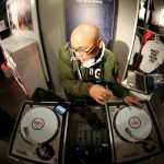 Neil Armstrong na adidas Originals Rocks The Floor