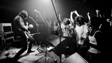 Neony – nowy singiel i koncerty