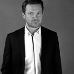 Wojtek Mazolewski gra w Indiach