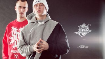 Posłuchaj albumu Jopela i Komara