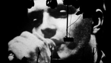 New Order w hołdzie Curtisowi – posłuchaj