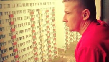 Bezczel – „Urodzeni z krzykiem, wychowani w buncie” – video