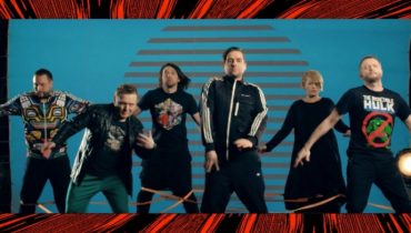 Hey pyta „Co tam?” (video)