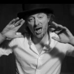 Thom Yorke z sutkiem zamiast oka…