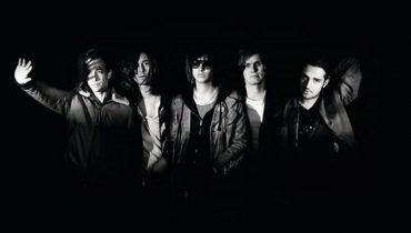 The Killers zagrali The Strokes (wideo)