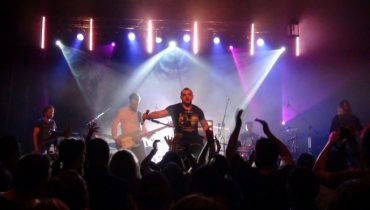 UKEJE przed Papa Roach