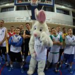 Gural i Rabbit wspierają koszykarzy