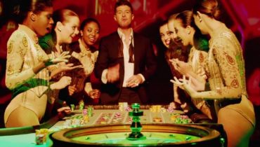 Robin Thicke – „Feel Good” (wideo)