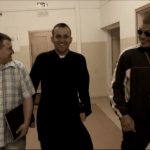 Tau, ks. Kuba Bartczak, Bęsiu i DJ Yonas w akcji „Wspólny Mianownik” (wideo)