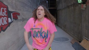 Al Yankovic parodiuje „Happy” Pharrella Williamsa
