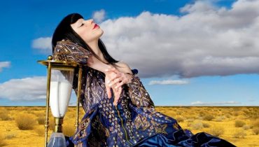 Kimbra wraca do lat 90.