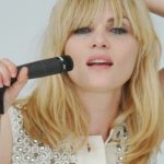 Emmanuelle Seigner śpiewa z Romanem Polańskim
