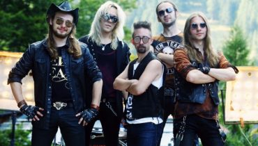 Trzynasta w Samo Południe ujawnia szczegóły debiutanckiego albumu