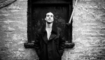 Gabriel Garzón-Montano supportem Lenny`ego Kravitza